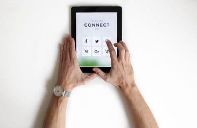 Going Viral in Seconds: Unlock the Benefits of Social Media Share Buttons