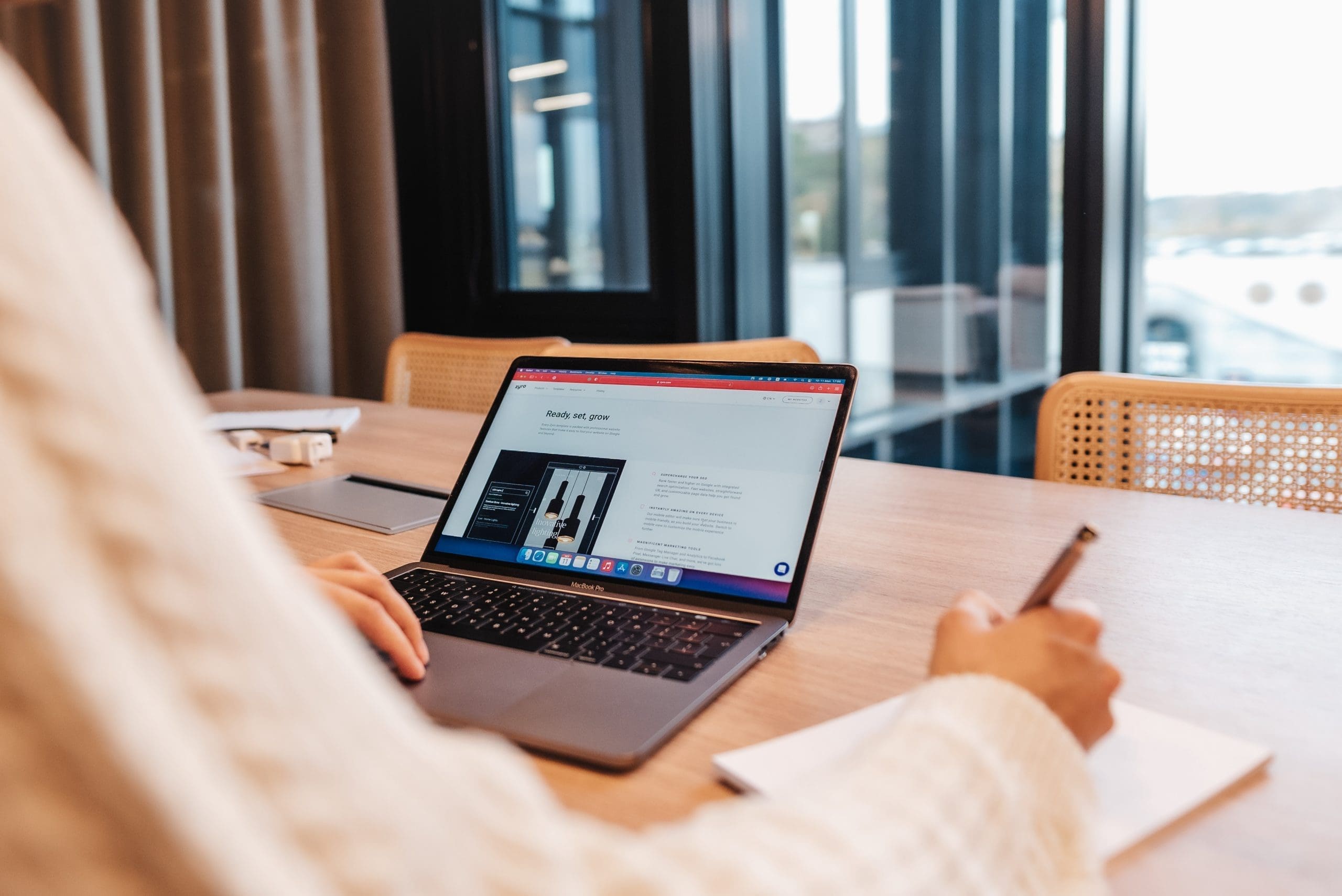 Crafting Product Descriptions That Help Customers Know What You Offer