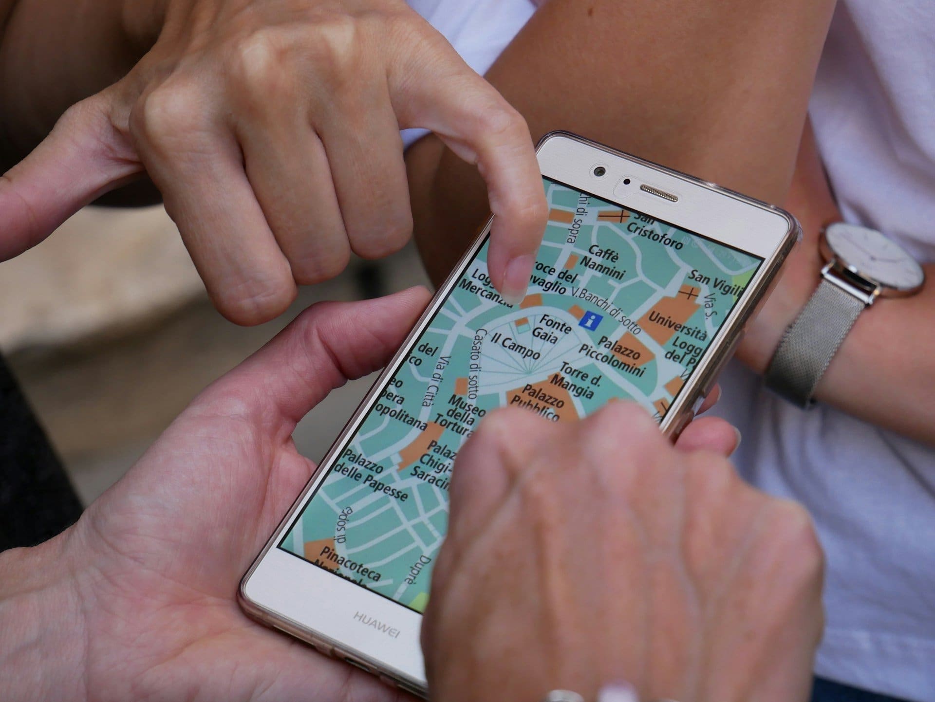 Understanding Geofencing and Geotargeting for Businesses